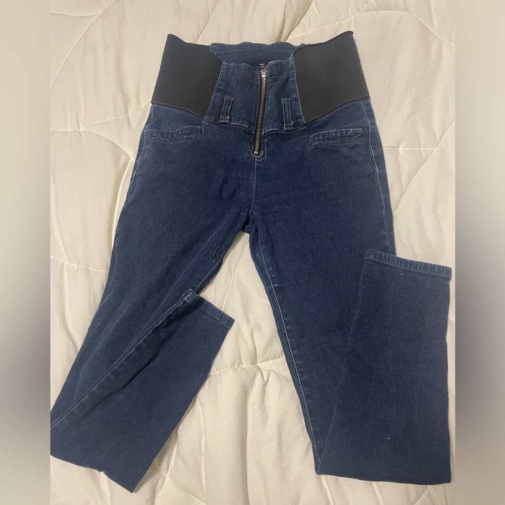Sneak Peek high rise jeans size M